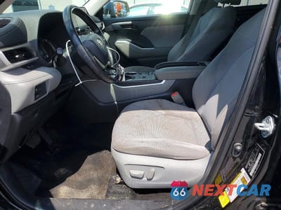 Zdjęcie 7 z 14 samochodu: 2021 TOYOTA HIGHLANDER LE VIN:5TDZZRAH3MS073291 - miniatura