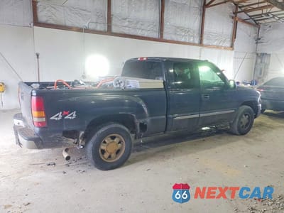 Trzecie zdjęcie samochodu z tyłu: 2003 GMC NEW SIERRA K1500 VIN:2GTEK19T831143676 - miniatura