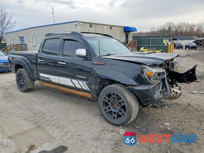 Czwarte zdjęcie samochodu z boku: 2013 TOYOTA TACOMA V6 VIN:3TMMU4FN8DM055458 - miniatura