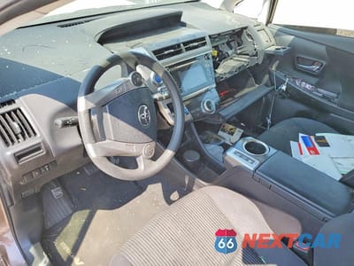 Zdjęcie 8 z 14 samochodu: 2016 TOYOTA PRIUS V THREE VIN:JTDZN3EU0GJ051881 - miniatura