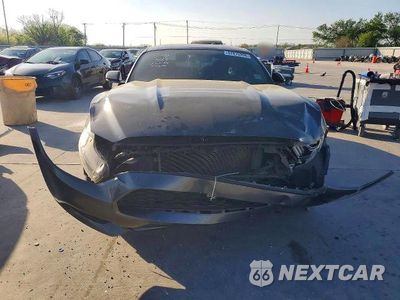 Piąte zdjęcie samochodu w środku: 2017 FORD MUSTANG VIN:1FA6P8AM0H5246654 - miniatura