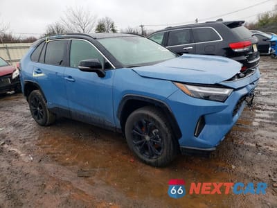 Czwarte zdjęcie samochodu z boku: 2024 TOYOTA RAV4 HYBRID XSE VIN:4T3E6RFV8RU167582 - miniatura