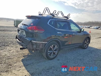 Trzecie zdjęcie samochodu z tyłu: 2019 NISSAN ROGUE SV VIN:5N1AT2MT2KC719646 - miniatura
