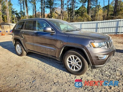 Czwarte zdjęcie samochodu z boku: 2019 JEEP GRAND CHEROKEE LAREDO VIN:1C4RJFAG2KC822917 - miniatura