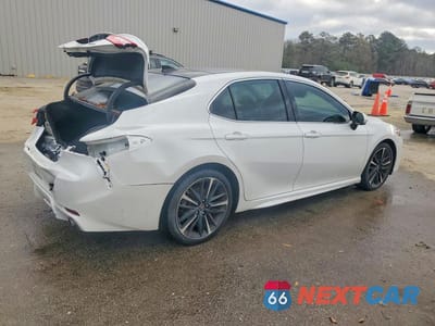 Trzecie zdjęcie samochodu z tyłu: 2020 TOYOTA CAMRY XSE V6 VIN:4T1KZ1AK2LU035572 - miniatura