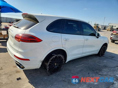 Trzecie zdjęcie samochodu z tyłu: 2017 PORSCHE CAYENNE VIN:WP1AA2A22HKA85807 - miniatura