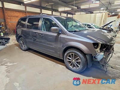 Czwarte zdjęcie samochodu z boku: 2017 DODGE GRAND CARAVAN SXT VIN:2C4RDGCGXHR602421 - miniatura