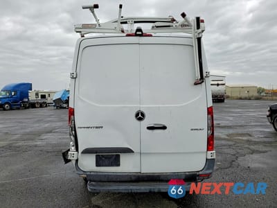 Zdjęcie 6 z 13 samochodu: 2019 MERCEDES BENZ SPRINTER 2500 UTILITY / SERVICE VAN VIN:WD3PF0CD9KP037158 - miniatura