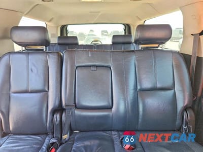 Zdjęcie 10 z 13 samochodu: 2010 CHEVROLET SUBURBAN K1500 LS VIN:1GNUKHE3XAR243395 - miniatura