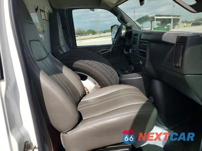 Zdjęcie 11 z 12 samochodu: 2022 GMC SAVANA BOX TRUCK VIN:7GZ37TC74NN006173 - miniatura