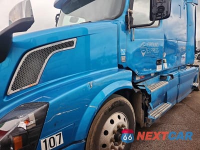 Zdjęcie 9 z 10 samochodu: 2015 VOLVO VNL SEMI TRUCK VIN:4V4NC9EH7FN936228 - miniatura