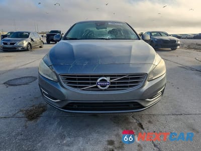 Piąte zdjęcie samochodu w środku: 2018 VOLVO S60 PREMIER VIN:LYV402HK8JB179024 - miniatura