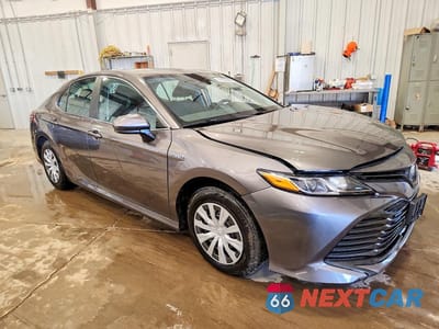 Czwarte zdjęcie samochodu z boku: 2020 TOYOTA CAMRY HYBRID LE VIN:4T1C31AK4LU532855 - miniatura