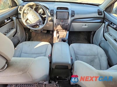 Zdjęcie 8 z 11 samochodu: 2013 KIA SORENTO LX VIN:5XYKT4A27DG377710 - miniatura