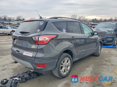 Trzecie zdjęcie samochodu z tyłu: 2018 FORD ESCAPE SE VIN:1FMCU0GD2JUB07227 - miniatura