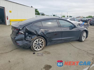 Trzecie zdjęcie samochodu z tyłu: 2021 TESLA MODEL 3 VIN:5YJ3E1EA7MF927719 - miniatura