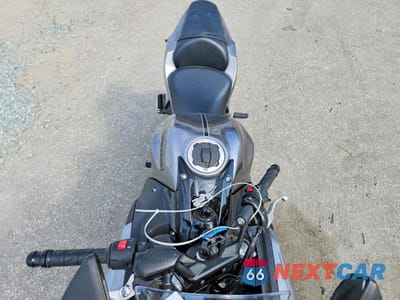 Piąte zdjęcie samochodu w środku: 2021 KAWASAKI EX650 N VIN:ML5EXEN10MDA28845 - miniatura