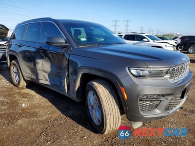 Czwarte zdjęcie samochodu z boku: 2024 JEEP GRAND CHEROKEE LAREDO VIN:1C4RJHAG0RC231992 - miniatura