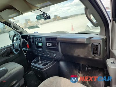 Zdjęcie 8 z 13 samochodu: 2024 CHEVROLET EXPRESS 2500 CARGO UTILITY / SERVICE VAN VIN:1GCWGAF71R1289493 - miniatura