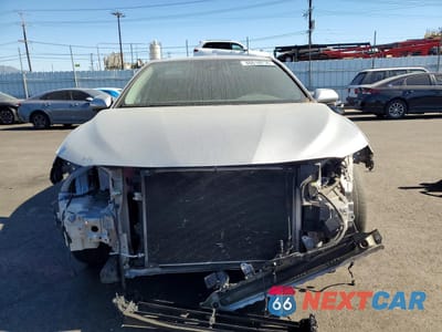 Piąte zdjęcie samochodu w środku: 2020 TOYOTA CAMRY HYBRID LE VIN:4T1C31AK4LU523038 - miniatura