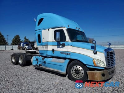2013 FREIGHTLINER CASCADIA SEMI TRUCK 1FUJGLDR5DLBA7177 - główne zdjęcie licytacji z USA - miniatura