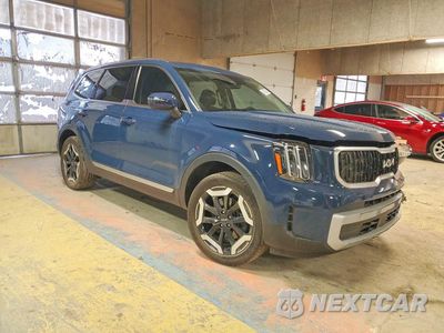 Czwarte zdjęcie samochodu z boku: 2023 KIA TELLURIDE EX VIN:5XYP3DGC2PG404807 - miniatura