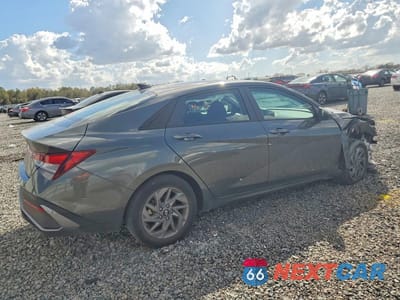 Trzecie zdjęcie samochodu z tyłu: 2024 HYUNDAI ELANTRA SEL VIN:KMHLM4DG5RU734182 - miniatura