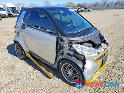 Czwarte zdjęcie samochodu z boku: 2013 SMART FORTWO PURE VIN:WMEEJ3BA6DK633916 - miniatura