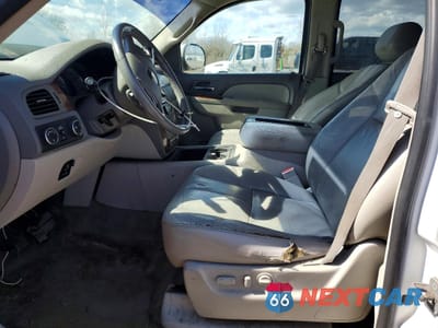Zdjęcie 7 z 13 samochodu: 2011 CHEVROLET TAHOE K1500 LT VIN:1GNSKBE04BR386712 - miniatura
