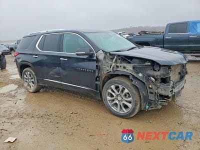 Czwarte zdjęcie samochodu z boku: 2021 CHEVROLET TRAVERSE PREMIER VIN:1GNEVKKW9MJ170479 - miniatura