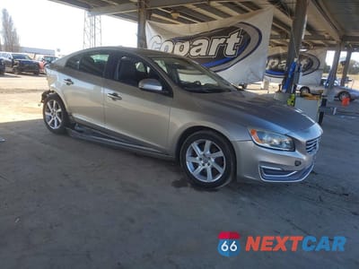 Czwarte zdjęcie samochodu z boku: 2014 VOLVO S60 T5 VIN:YV1612FS7E2294501 - miniatura