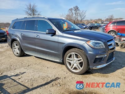 Czwarte zdjęcie samochodu z boku: 2015 MERCEDES-BENZ GL 550 4MATIC VIN:4JGDF7DE8FA551094 - miniatura