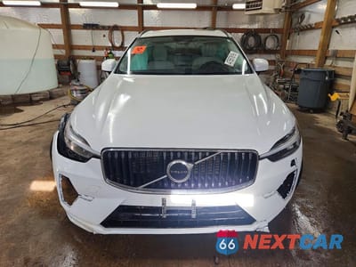 Piąte zdjęcie samochodu w środku: 2022 VOLVO XC60 B5 MOMENTUM VIN:YV4L12RK2N1965404 - miniatura
