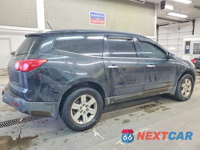 Trzecie zdjęcie samochodu z tyłu: 2011 CHEVROLET TRAVERSE LT VIN:1GNKVJED1BJ174885 - miniatura