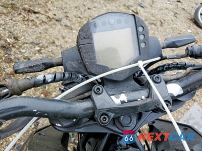 Zdjęcie 7 z 10 samochodu: 2023 KTM 200 DUKE VIN:MD2JPC409PC020973 - miniatura