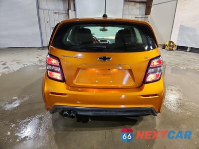 Zdjęcie 6 z 12 samochodu: 2018 CHEVROLET SONIC LT VIN:1G1JC6SB1J4117375 - miniatura