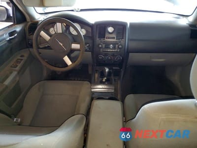 Zdjęcie 8 z 12 samochodu: 2006 CHRYSLER 300 VIN:2C3KA43R96H238946 - miniatura