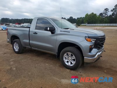 Czwarte zdjęcie samochodu z boku: 2026 CHEVROLET SILVERADO K1500 VIN:3GCNKAEK0TG118856 - miniatura
