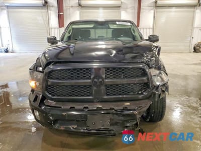 Piąte zdjęcie samochodu w środku: 2019 RAM 1500 CLASSIC SLT VIN:1C6RR7LTXKS631591 - miniatura