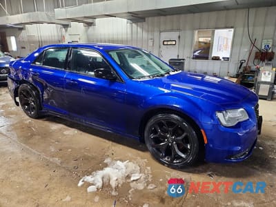Czwarte zdjęcie samochodu z boku: 2020 CHRYSLER 300 TOURING VIN:2C3CCAAG7LH173704 - miniatura