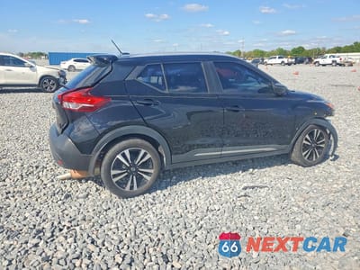 Trzecie zdjęcie samochodu z tyłu: 2019 NISSAN KICKS SR VIN:3N1CP5CU3KL511523 - miniatura