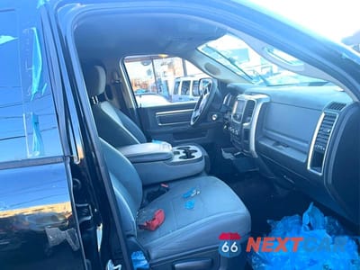 Piąte zdjęcie samochodu w środku: 2018 RAM 2500 SLT VIN:3C6TR5DT1JG147114 - miniatura
