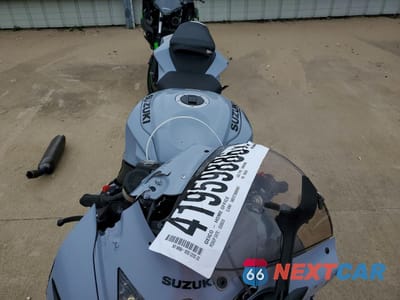 Piąte zdjęcie samochodu w środku: 2022 SUZUKI GSX-R600 VIN:JS1GN7FA0N7100939 - miniatura