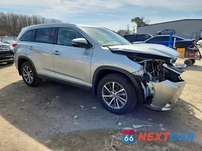 Czwarte zdjęcie samochodu z boku: 2019 TOYOTA HIGHLANDER HYBRID XLE VIN:5TDJGRFH1KS054036 - miniatura