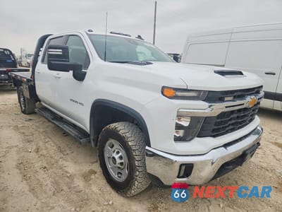 Czwarte zdjęcie samochodu z boku: 2024 CHEVROLET SILVERADO HD FLATBED TRUCK VIN:1GB1YNE79RF220400 - miniatura