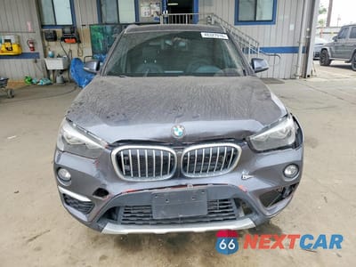 Piąte zdjęcie samochodu w środku: 2018 BMW X1 XDRIVE28I VIN:WBXHT3Z39J4A66331 - miniatura