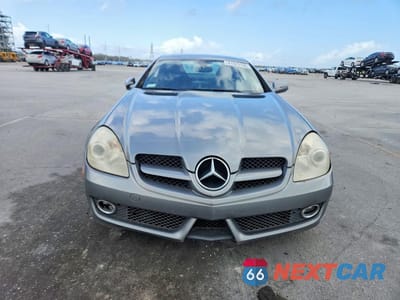 Piąte zdjęcie samochodu w środku: 2009 MERCEDES-BENZ SLK 350 VIN:WDBWK58F99F191226 - miniatura
