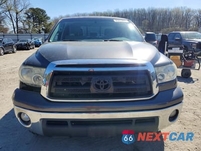 Piąte zdjęcie samochodu w środku: 2013 TOYOTA TUNDRA GRADE VIN:5TFRM5F1XDX058784 - miniatura