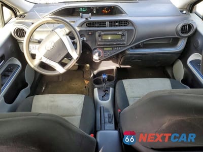 Zdjęcie 8 z 13 samochodu: 2013 TOYOTA PRIUS C TWO VIN:JTDKDTB34D1528209 - miniatura
