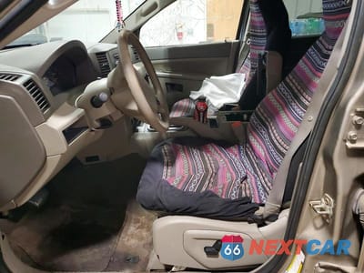 Zdjęcie 7 z 13 samochodu: 2005 JEEP GRAND CHEROKEE LAREDO VIN:1J4HS48N05C536760 - miniatura